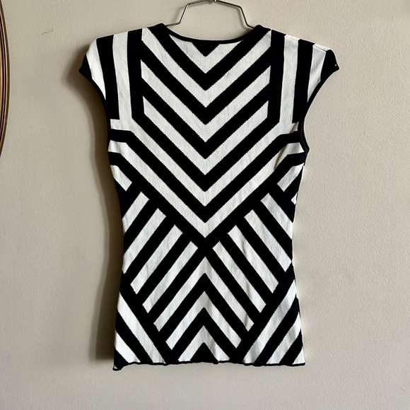 RVN Black & White Geometric Knit Top — Made in USA — Size Small — Excellent Cond - Picture 1 of 6